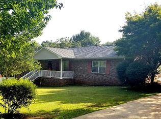 903 Crenshaw St, Pendleton, SC 29670