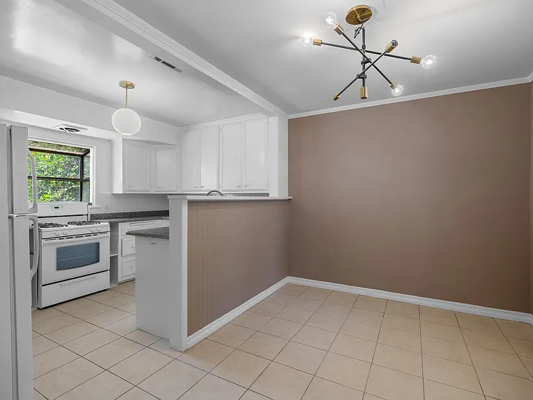 1933 Meridian Ave — Photo 19