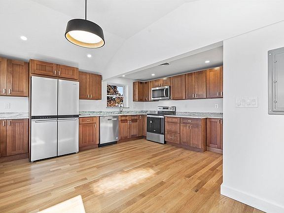 4th image of 474 Washington Ave