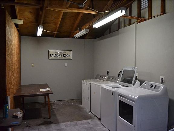 4th image of 8719 Ilona Ln Unit A