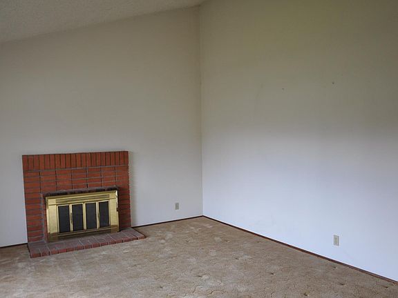 2nd image of 81 Southgate Ct