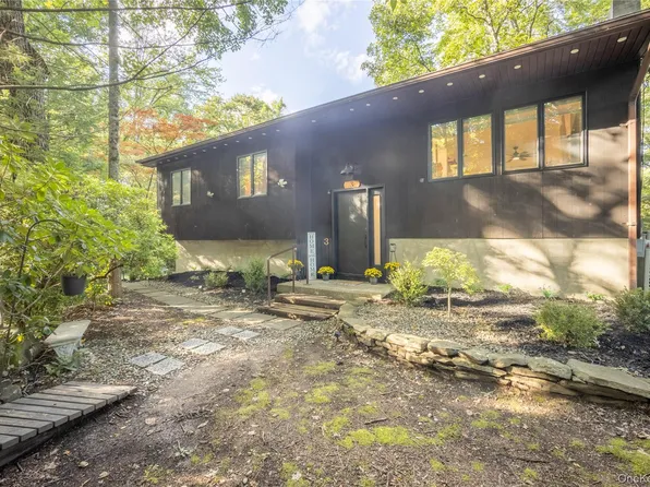 3 Lauretta Drive, Highland, NY 12528
