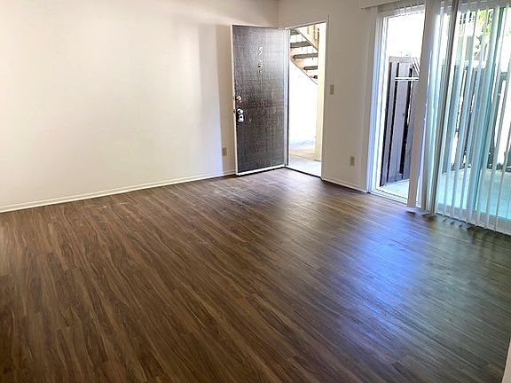 2nd image of 2515 De La Vina St