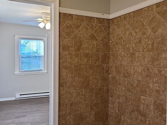 5th image of 1701 Gordon Ave