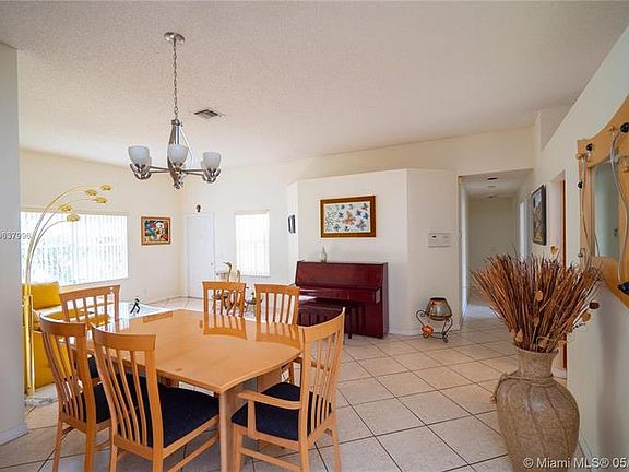 5th image of 4407 Foxtail Ln
