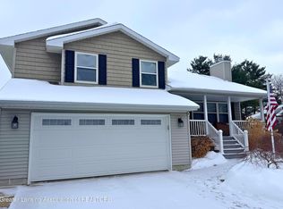 106 W Oak St, Saint Johns, MI 48879