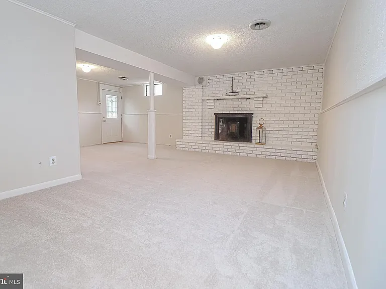 430 Duvall Ln — Photo 24