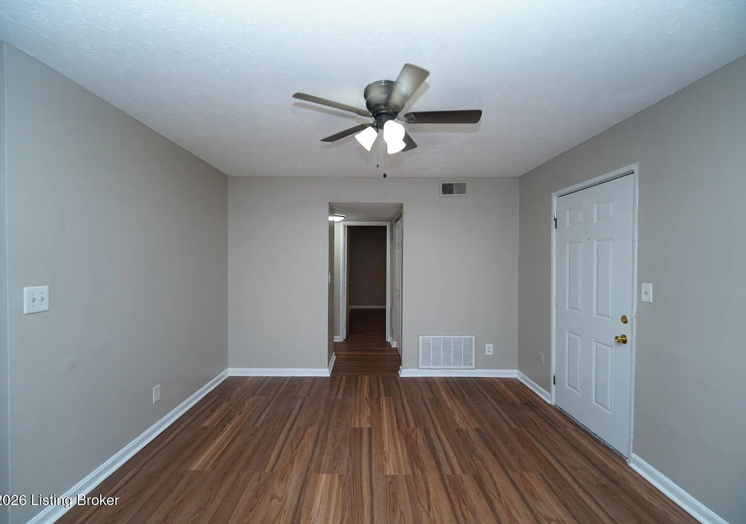 2 bed, 1.0 bath, 860 sqft, $900 — Photo 3