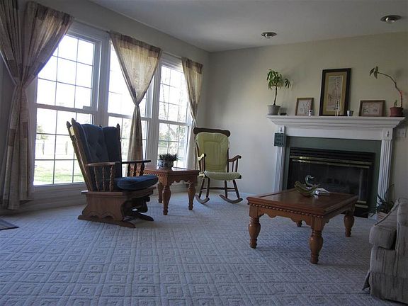 5th image of 16 Ferndale Dr