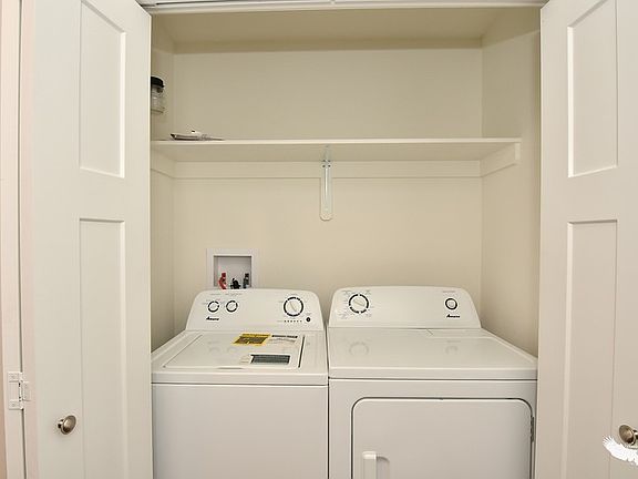 5th image of 130 Lewis St Unit 2