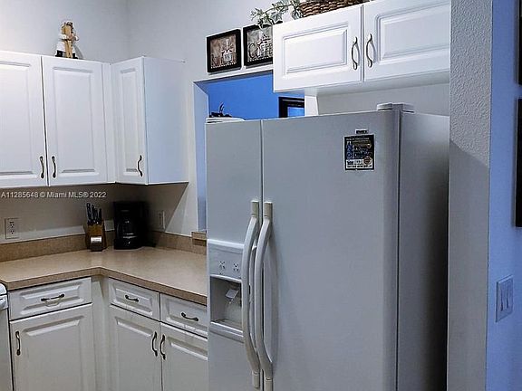 5th image of 3118 Sun Lake Ct APT B