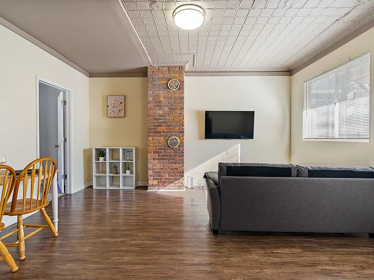 1129 Brabec St — Photo 10