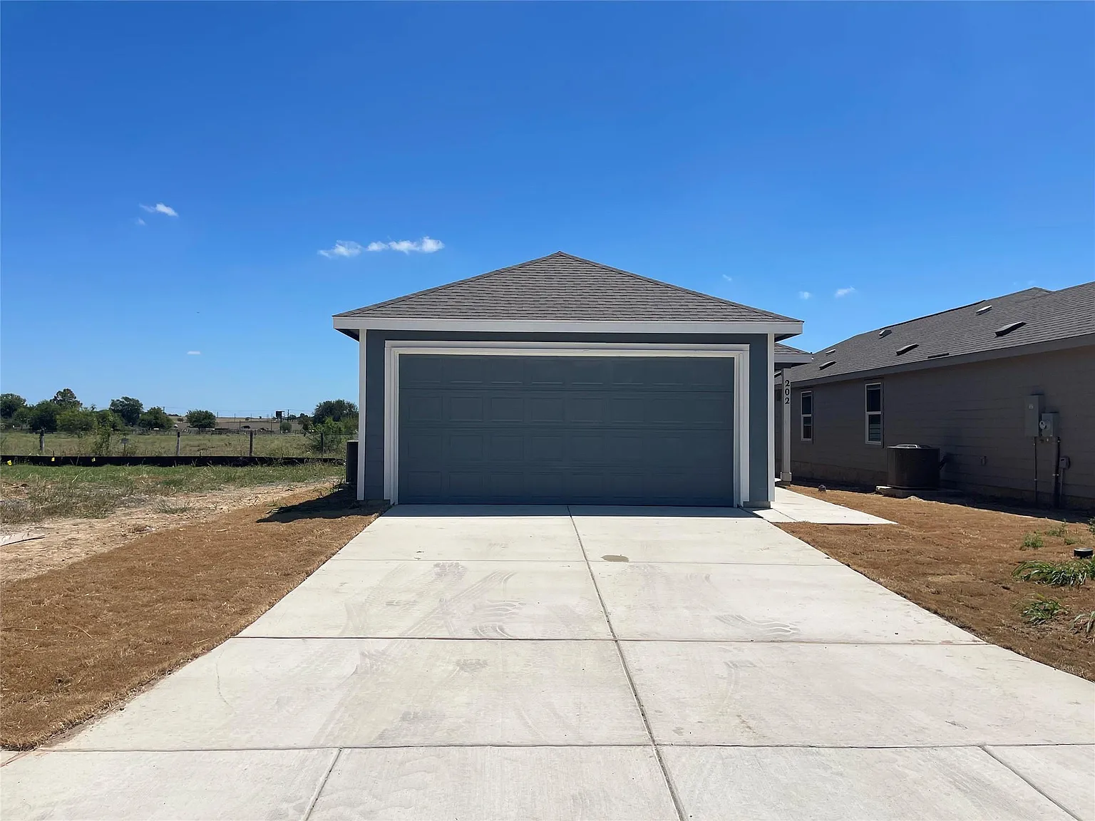 4 bed, 2.0 bath, 1483 sqft, $1,600 — Photo 3