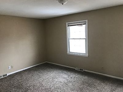 4th image of 2501 N 72nd Pl