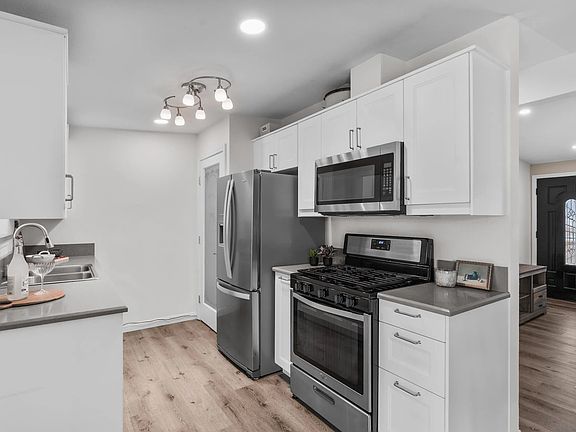 4th image of 1127 Hemlock Ave
