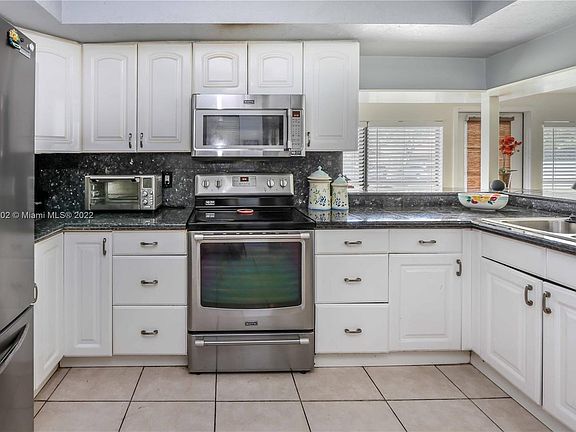 4th image of 5012 Sheridan St #1