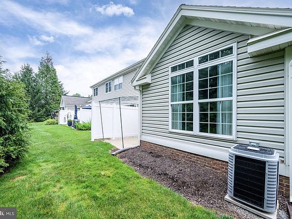 4th image of 524 Oak Hill Ln