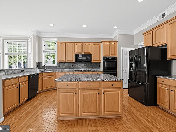 3rd image of 3938 Addison Woods Rd