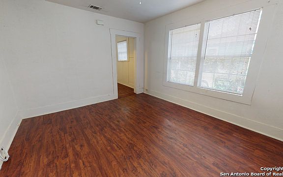 4th image of 238 E Lambert St