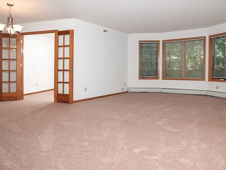 Vernon Oaks Apartments — Photo 11