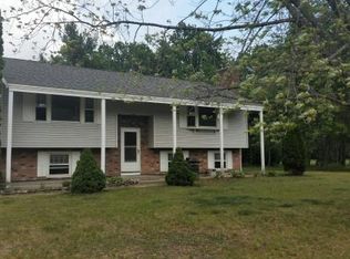 30 Nesenkeag Dr, Litchfield, NH 03052