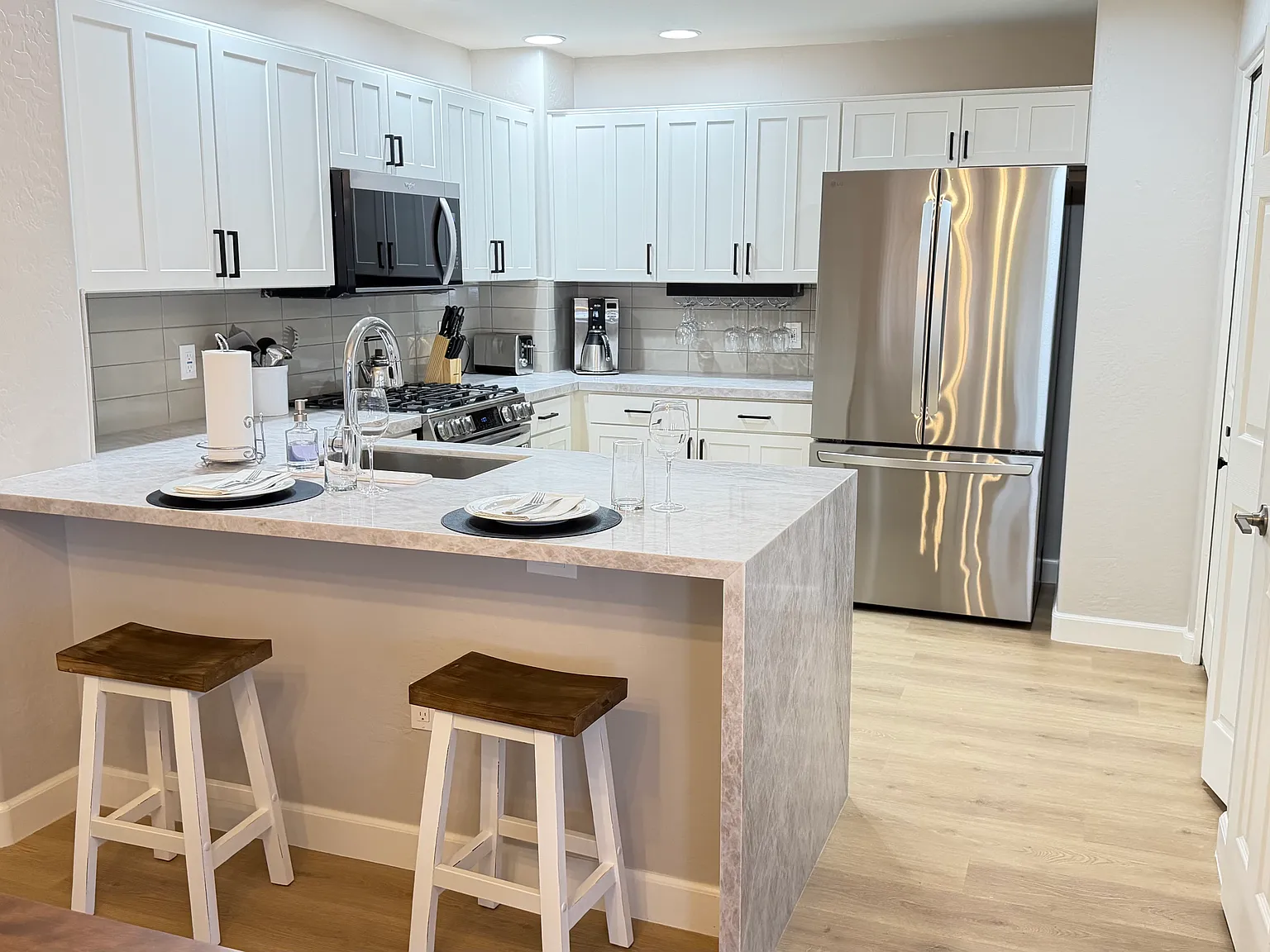 2 bed, 1403 sqft, $3,000 — Photo 4