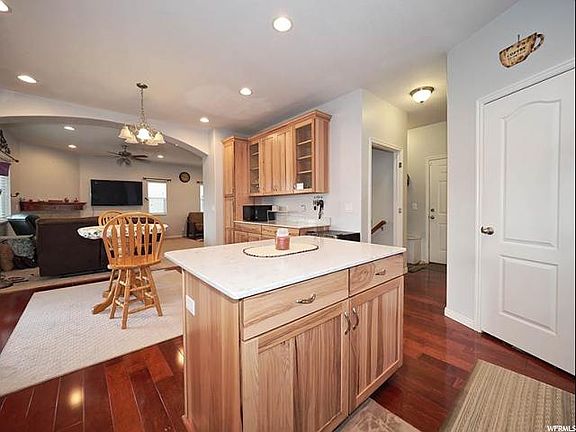 5th image of 325 E Lincoln Park Dr