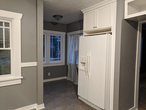 knook/office with spectacular sunrise views. Watch the crow 