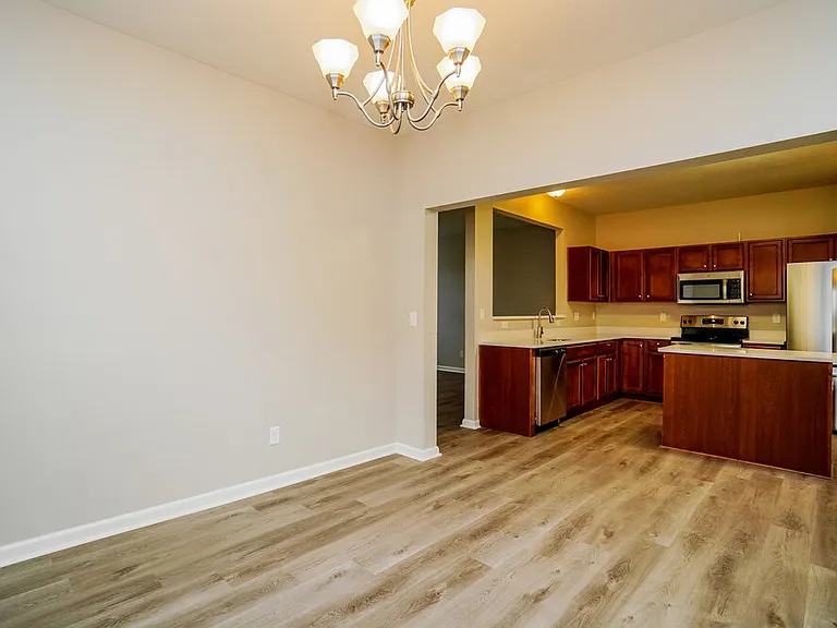 5333 Winchester Cathedral Dr — Photo 7