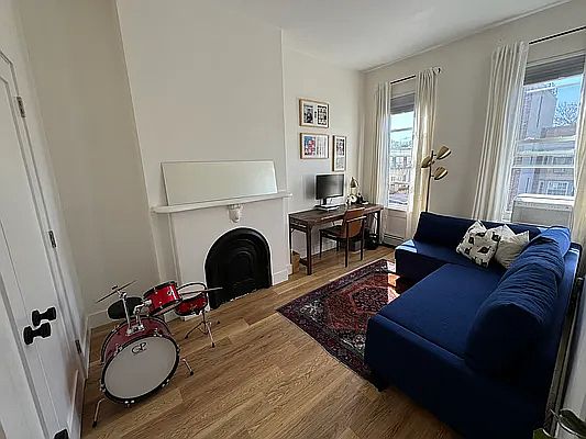 3rd image of 323 Evergreen Ave #2