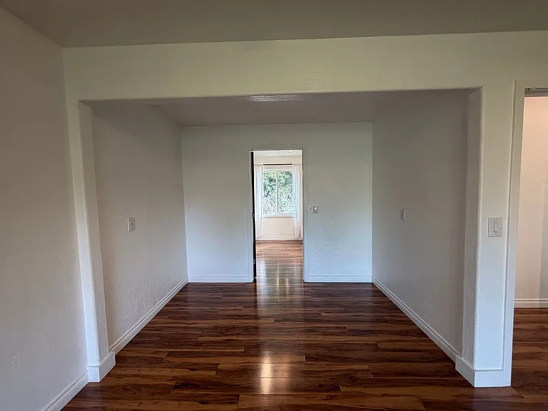 320 Thomas Cir — Photo 9