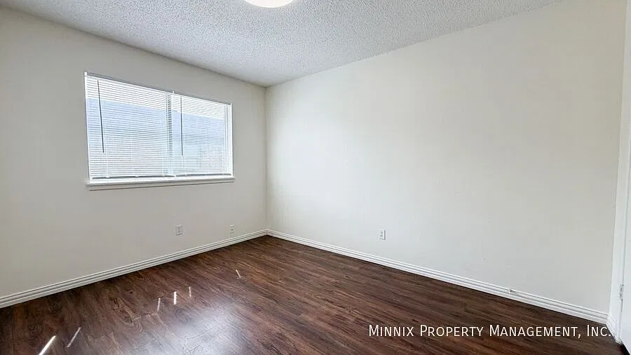 2 bed, 1.0 bath, 812 sqft, $850 — Photo 3