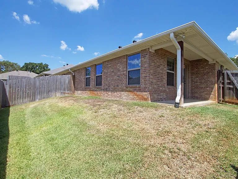 3980 Duchess Dr — Photo 8