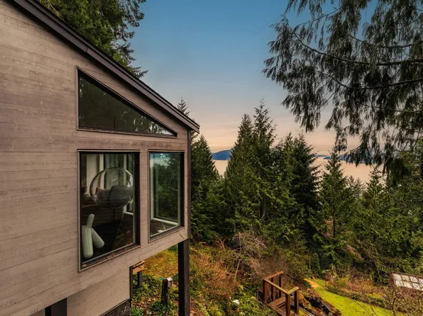 470 Timbertop Rd, Lions Bay, BC V0N 2E0