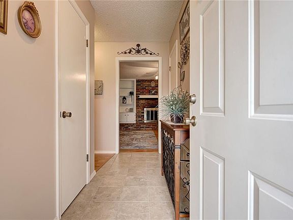 5th image of 213 S Silver Dr