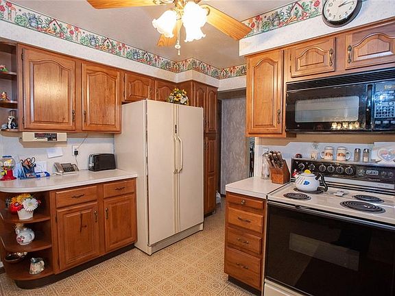 5th image of 8265 Wesley Dr
