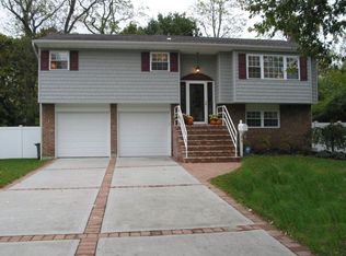 5 Dale Dr, Farmingdale, NY 11735
