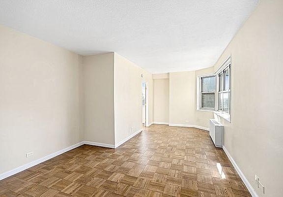 3rd image of 300 E 40th St APT 31D