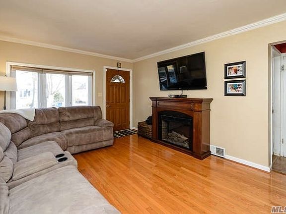 3rd image of 1569 Marshall St