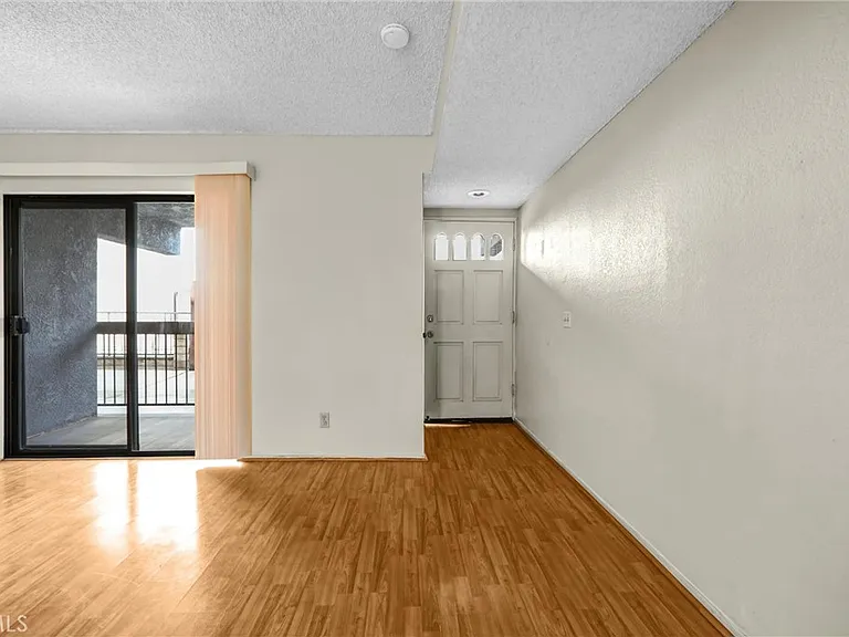 1836 N Allen Ave — Photo 7