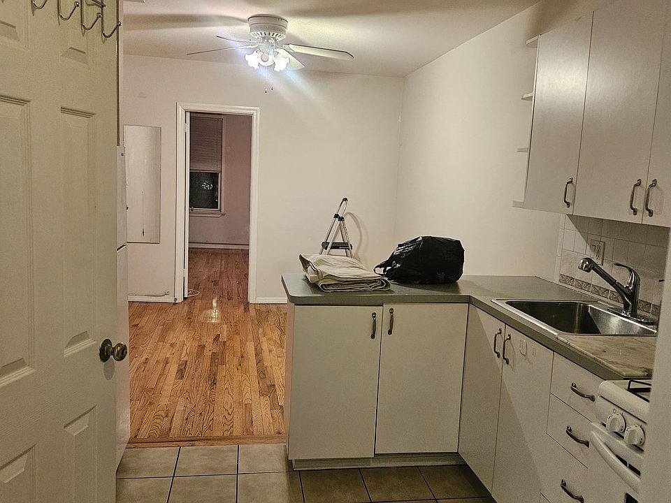 1st image of 136 Newell St #2