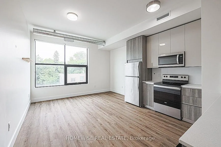 3020 Dundas — Photo 3