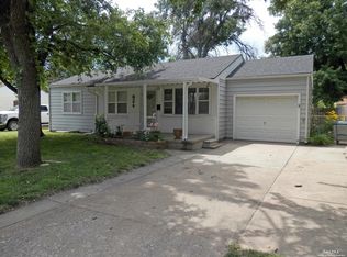 824 Plaza Dr, Salina, KS 67401