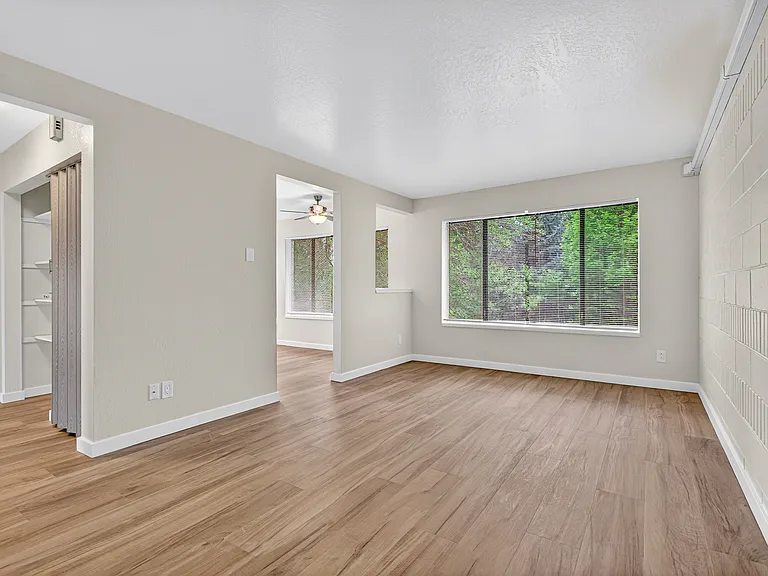 721 N Main St #4 — Photo 7