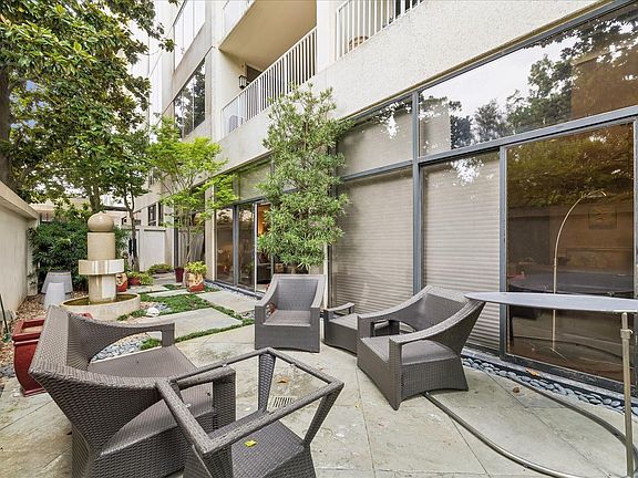 5th image of 121 N Post Oak Ln APT 104