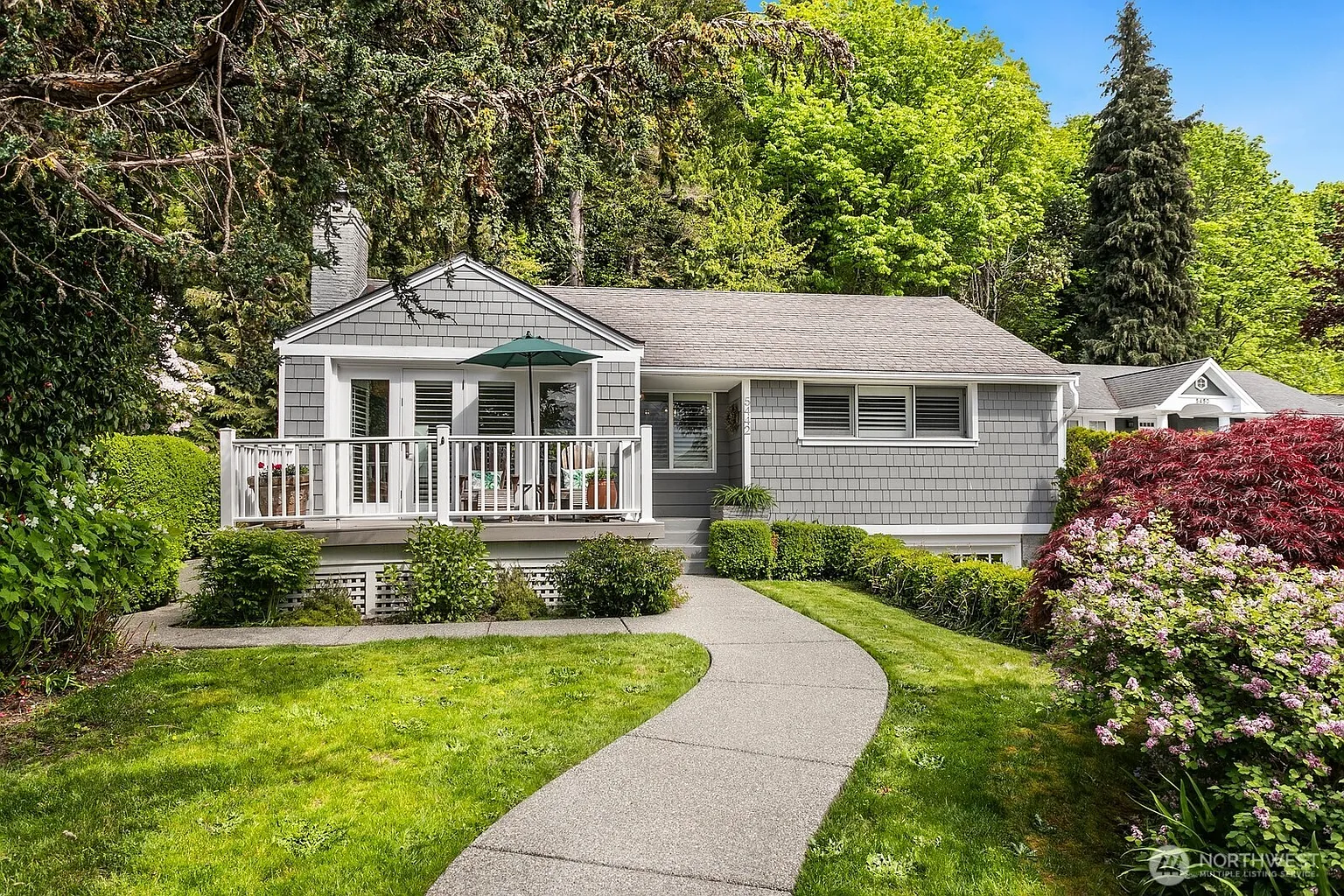 5442 Beach Drive SW photo 1