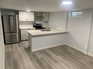 Beautifully Renovated 2 bedroom in Aurora- Near Stanley Marketplace! **Special**, Aurora, CO 80010