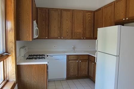5th image of 672 Vernon Ave #672