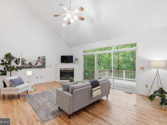 4th image of 616 Hickory Cir