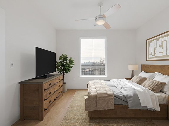 5th image of 2900 Edwin Way #305